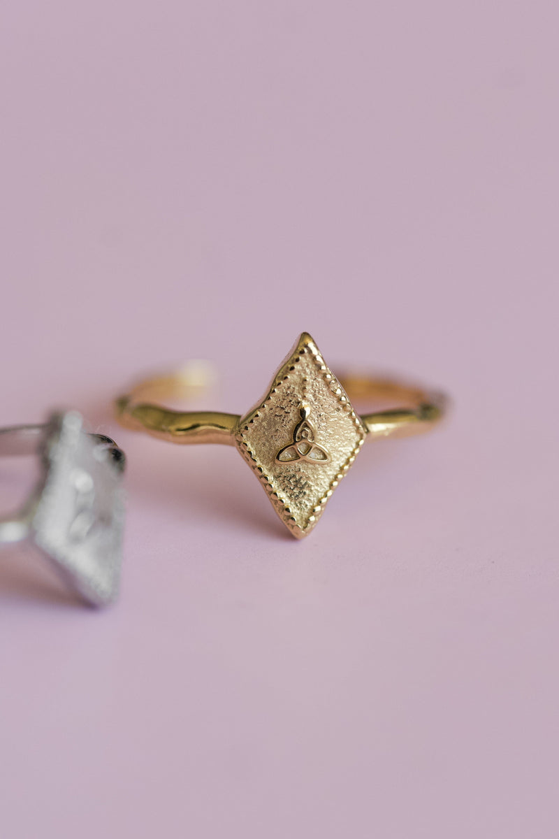 Triquetra Toe Ring