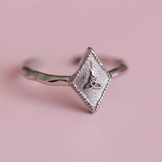 Triquetra Toe Ring for Sacred Connection