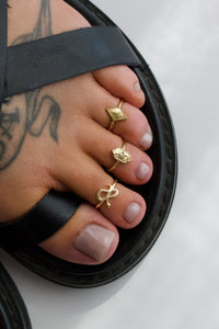 TOE RINGS