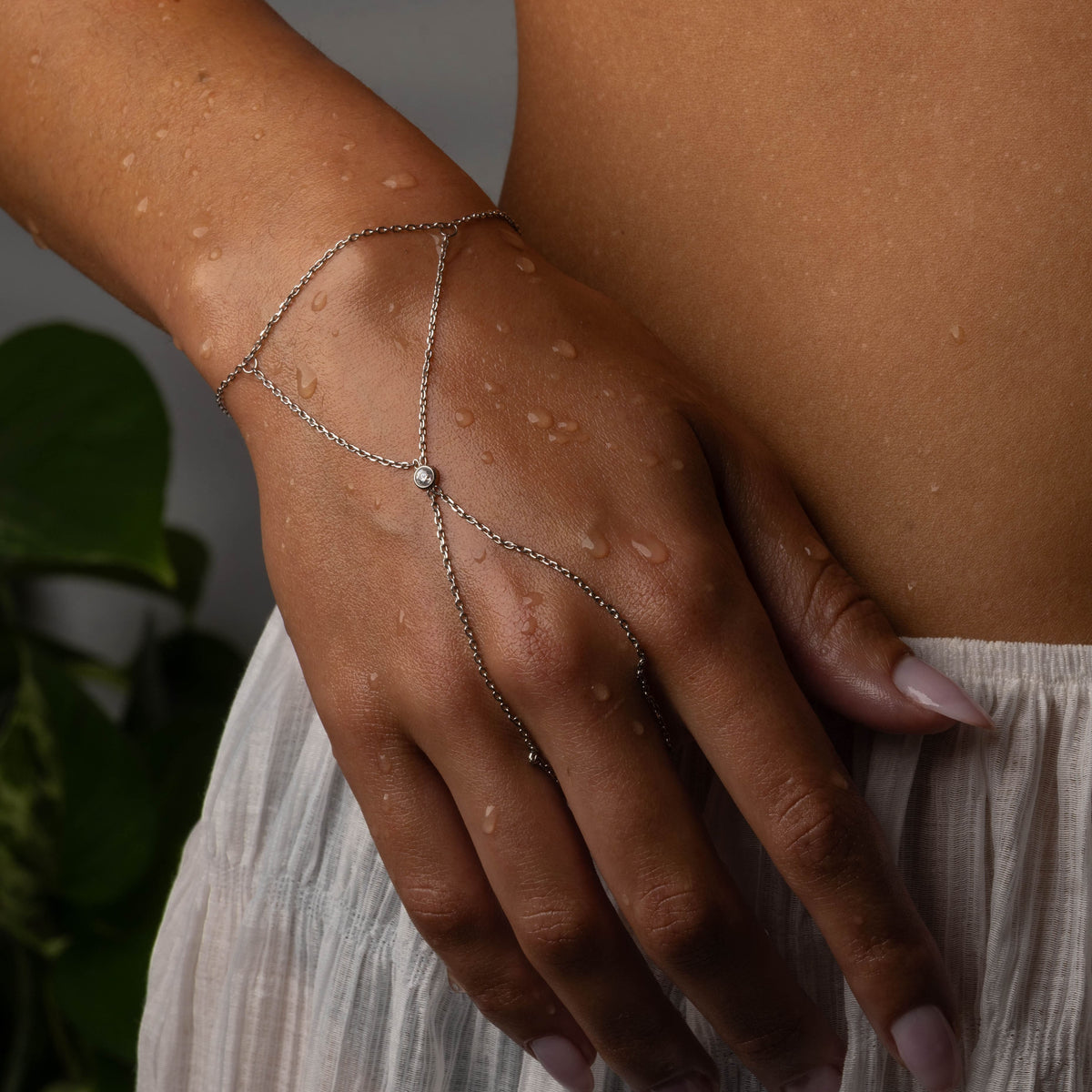 Stella Hand Chain