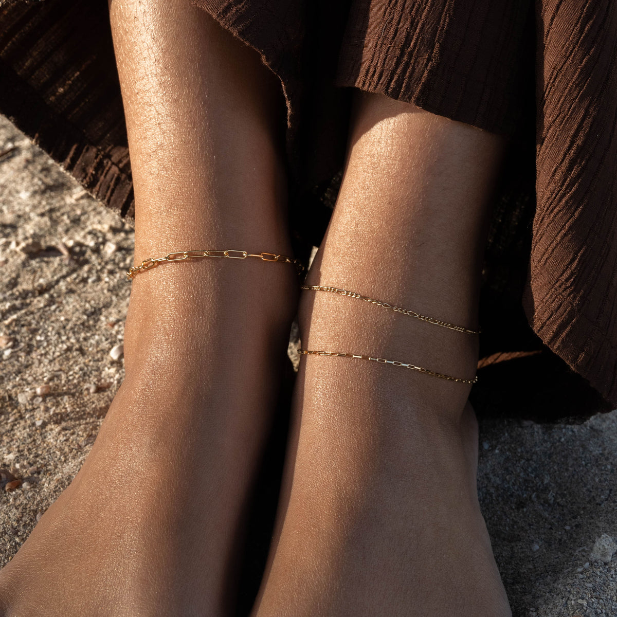 Isla paperclip chain anklet in gold